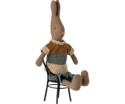 Maileg Knuffel Rabbit Size 2 Bruin met Shirt en Short 29cm
