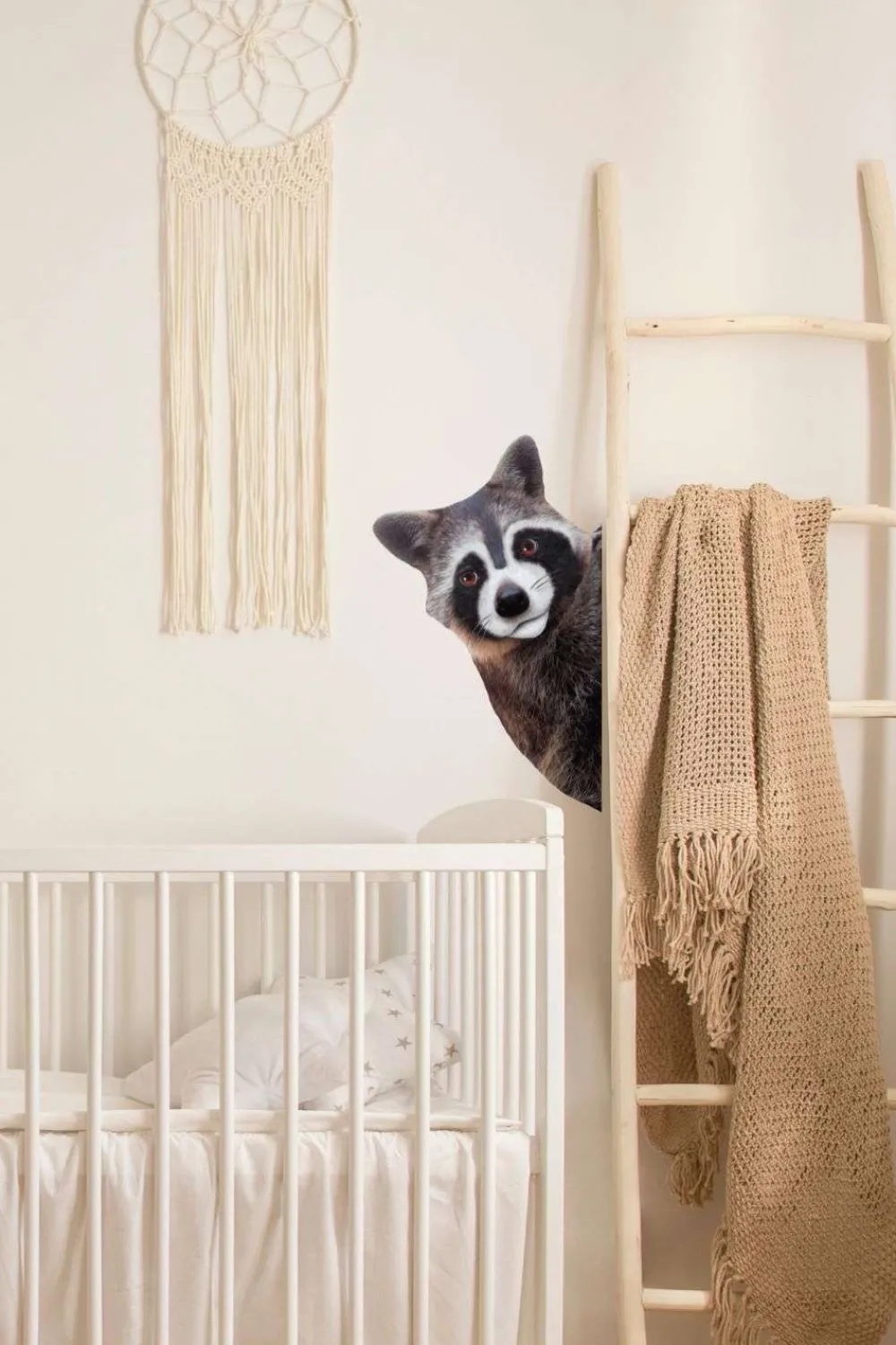 Sticky Tales Muursticker Wasbeer om de Hoek